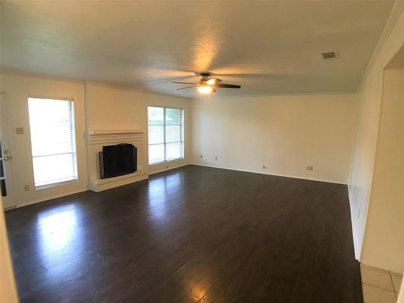 4th image of 423 Shady Brook Pl