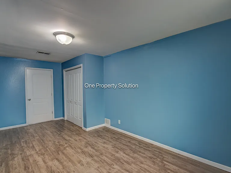 7611 Northcote Ave — Photo 15