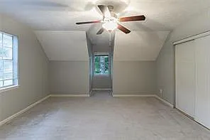135 Barrington Dr E — Photo 12