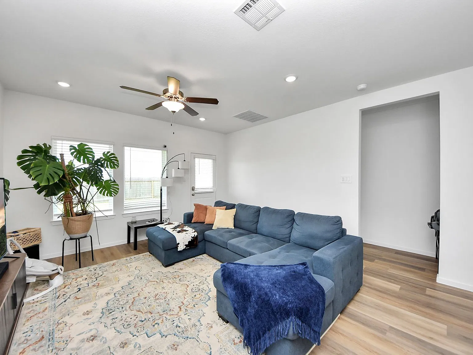 4 bed, 2.5 bath, 2142 sqft, $2,600 — Photo 4