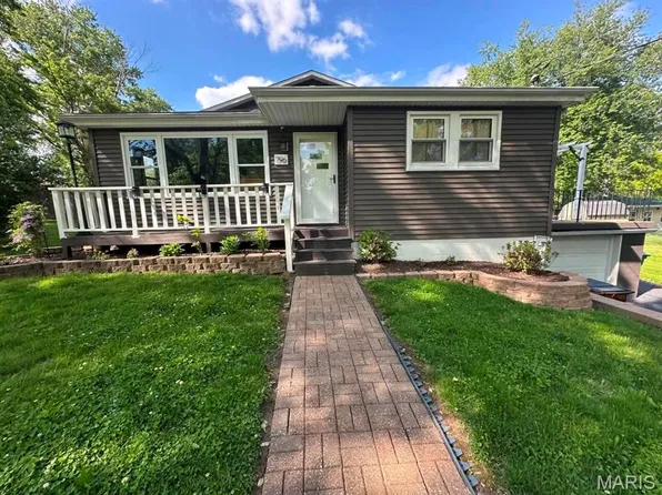 796 Oakwood Ave, East Alton, IL 62024