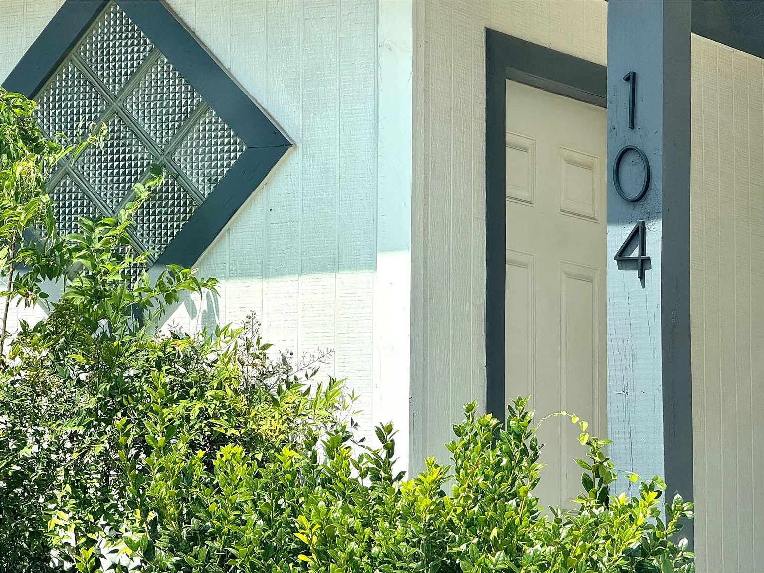2 bed, 2.0 bath, 1138 sqft, $2,000 — Photo 2