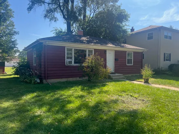 930 N Loomis St, Naperville, IL 60563