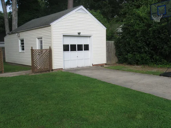 229 Shoe Ln, Newport News, VA 23606