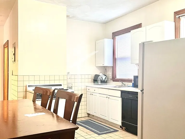 38 Linden St #14 — Photo 5