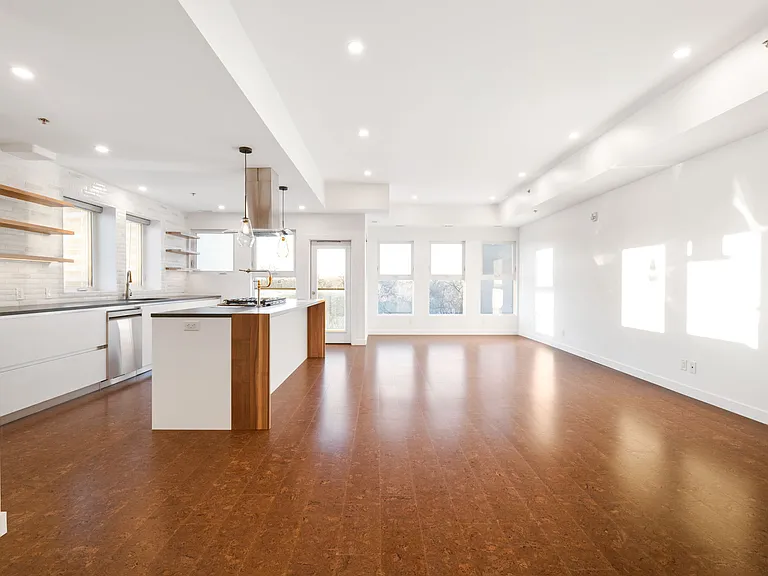 260 Wellington Cres #11 — Photo 31