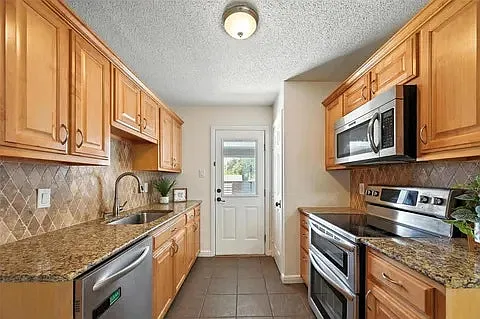 2733 E Wentwood Dr — Photo 4