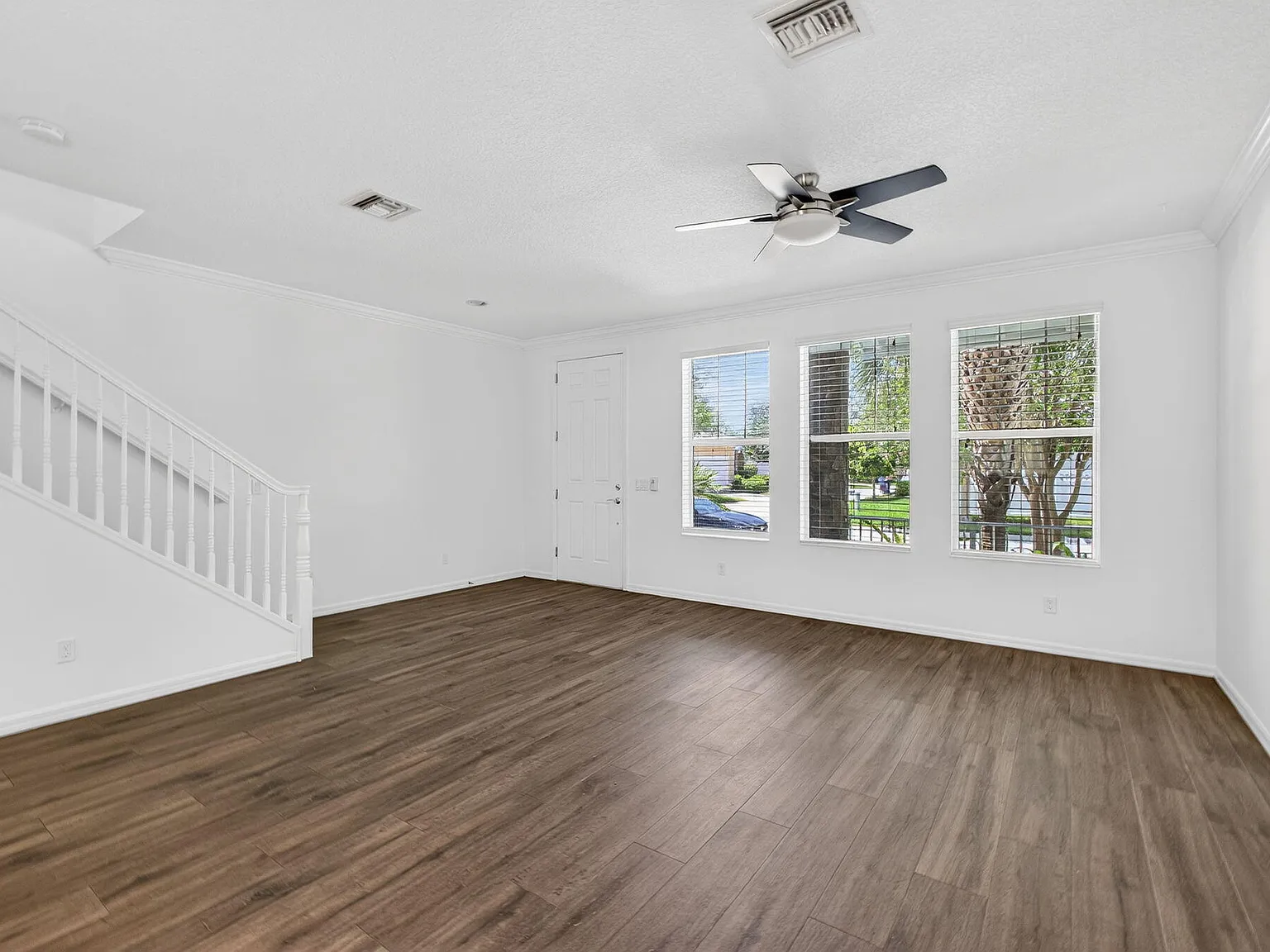 3 bed, 2.5 bath, 1890 sqft, $4,200 — Photo 4