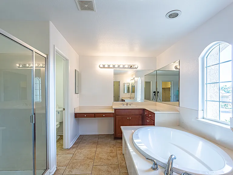 2337 N Silvervale St — Photo 42