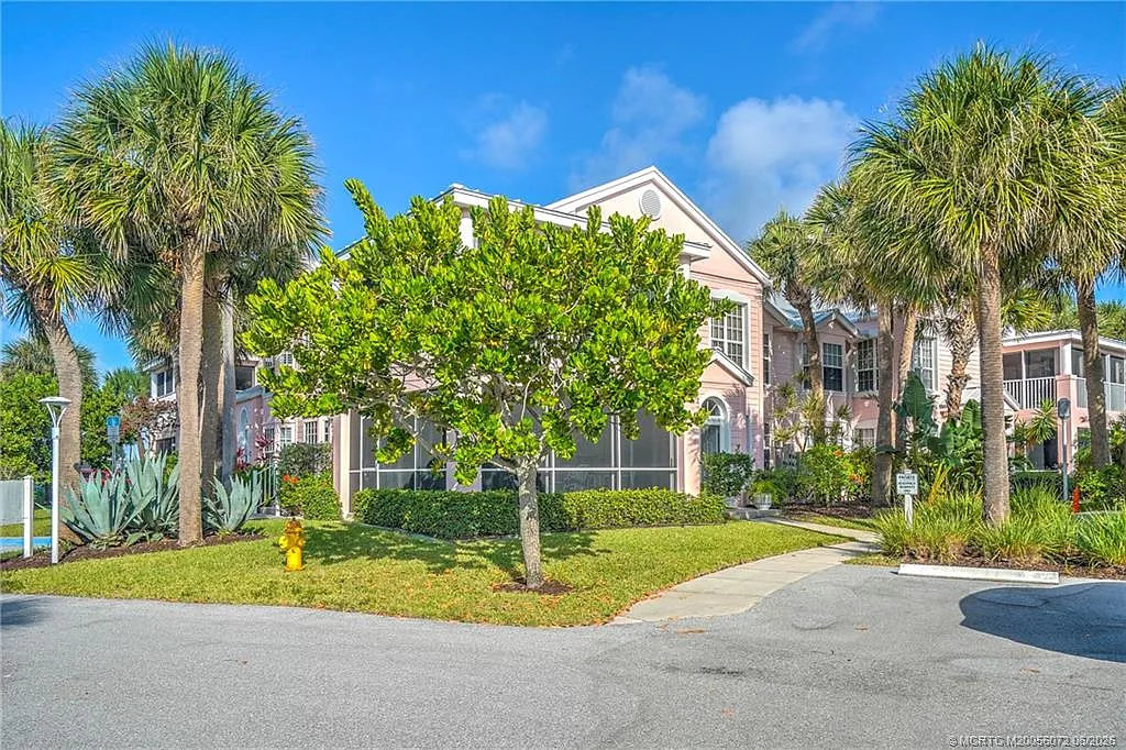 411 NE Plantation Rd — Photo 4