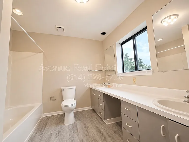 4366 W Pine Blvd #B — Photo 12