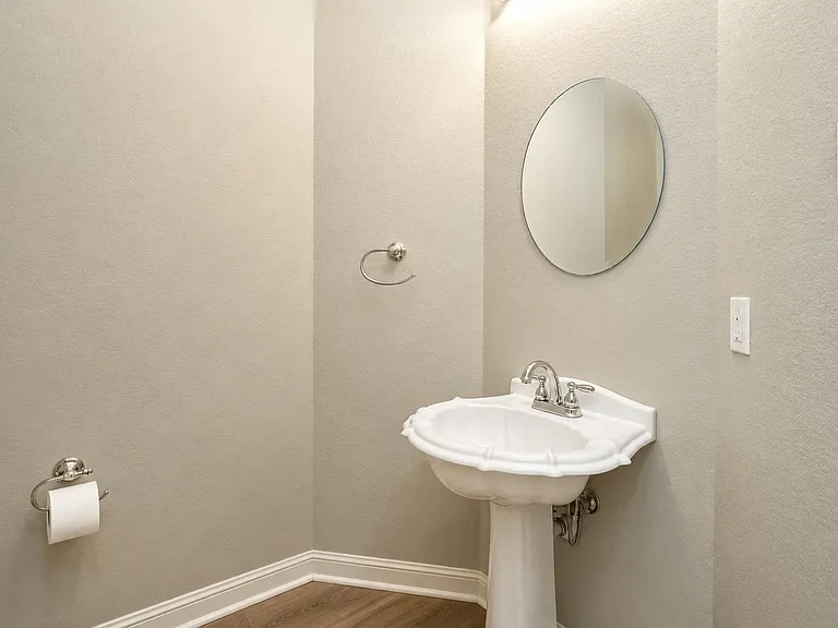 13461 Gent Dr — Photo 12
