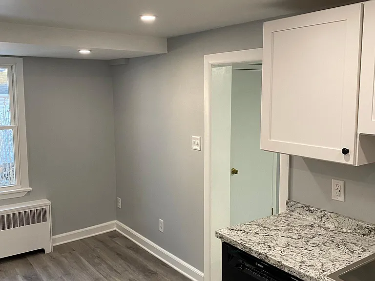 Space for eat in kitchen