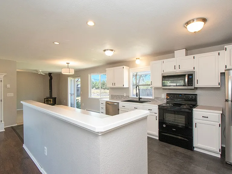 100 W Robert Pl — Photo 17