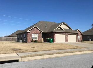 1401 Persimmon St, Centerton, AR 72719