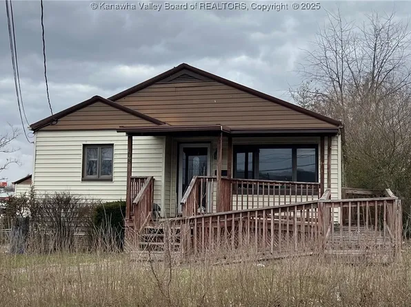 108 Circle Dr, Cross Lanes, WV 25313