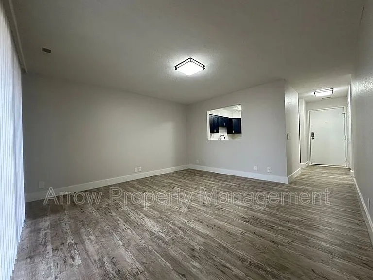 515 W Saunders Ave #20 — Photo 4