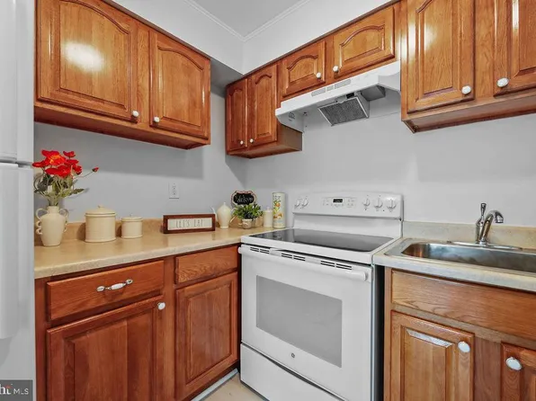 275 Green St APT 4I3, Edgewater Park, NJ 08010