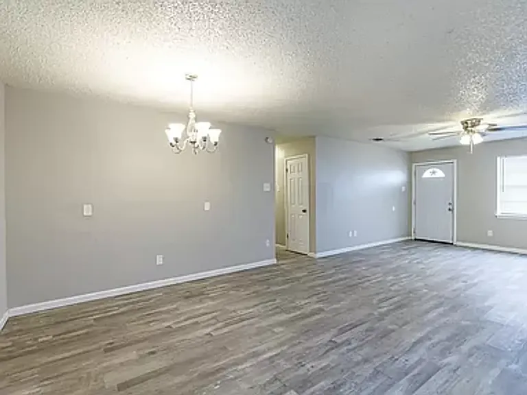 4634 Fordham St — Photo 10