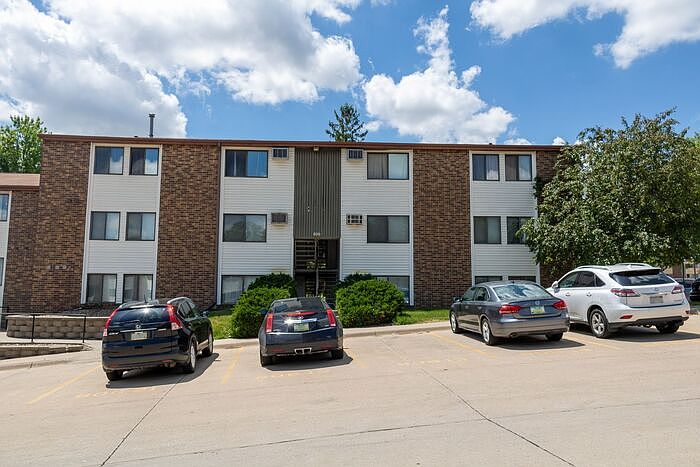 1st image of 806 Benton Dr APT 32