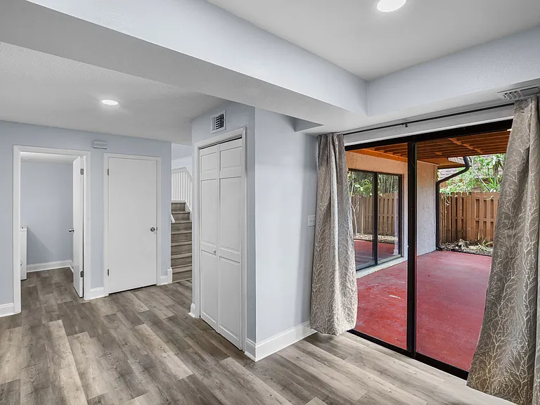 1828 S Park Ave — Photo 9