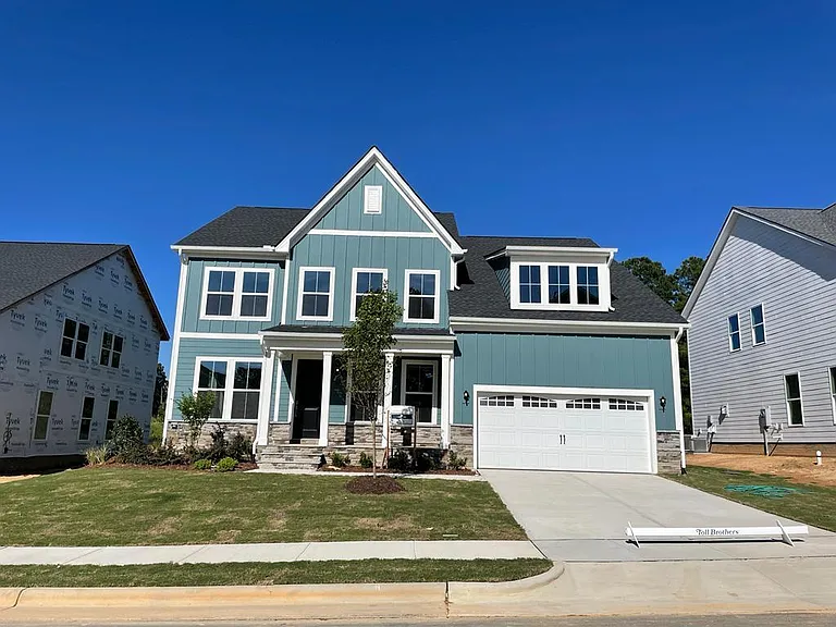 421 Hawkeye Dr — Photo 1