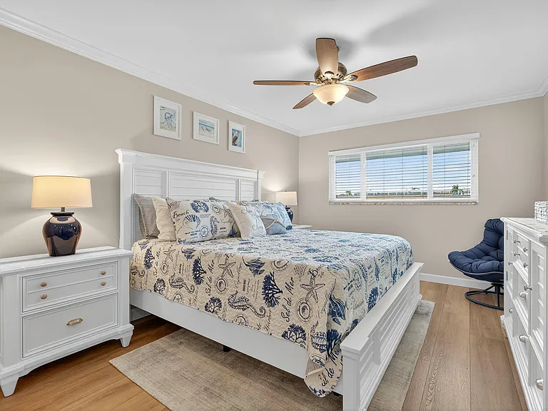 110 Shore Ct #301 — Photo 23