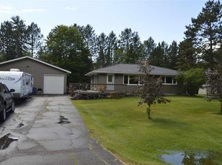 38 W Riverside Rd, Esko, MN 55733