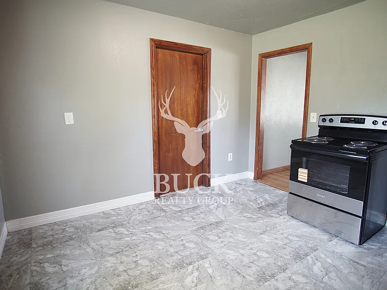 6706 SE 15th St — Photo 5