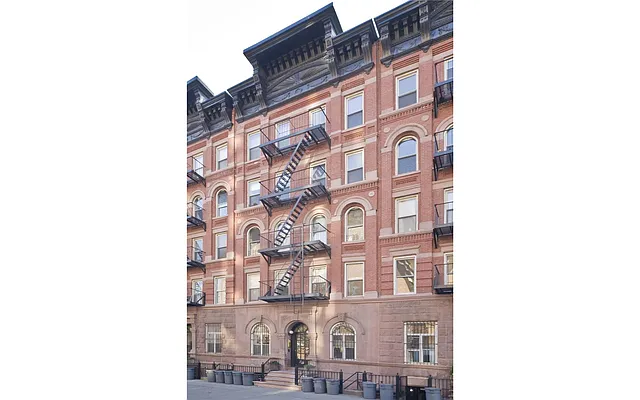 Sold by Douglas Elliman | media 15
