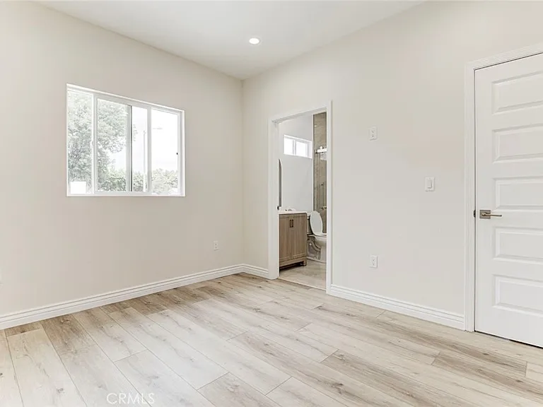 20502 Lull St — Photo 12