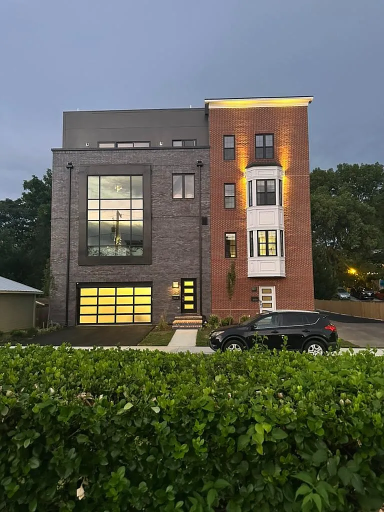 206 Broadway St — Photo 3