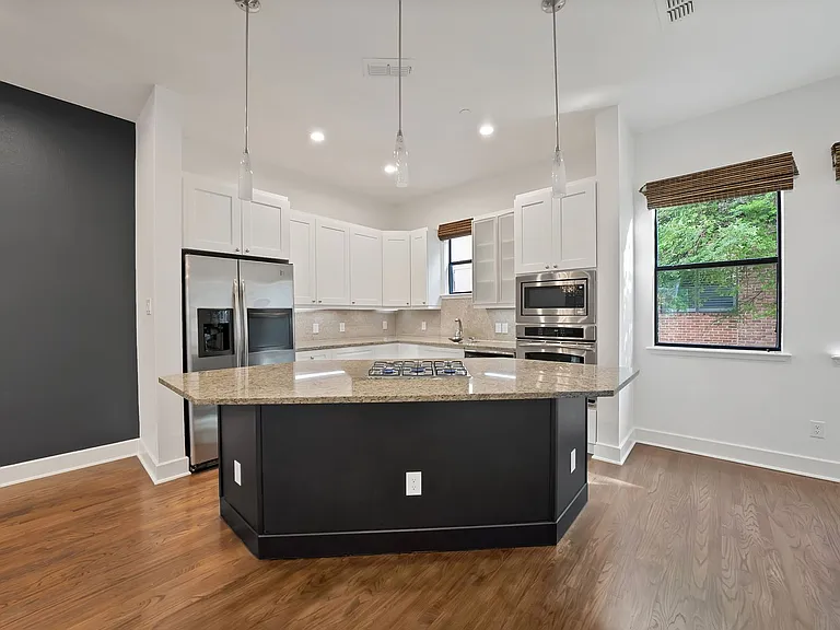 2420 Hugo St #3 — Photo 47