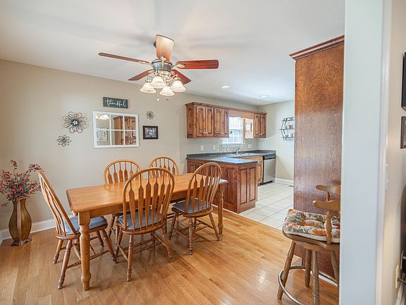 5th image of 174 Old Pond Rd SE