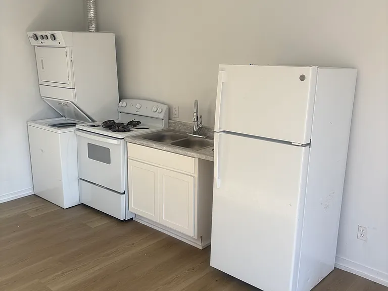 118 E Main St #4 — Photo 7
