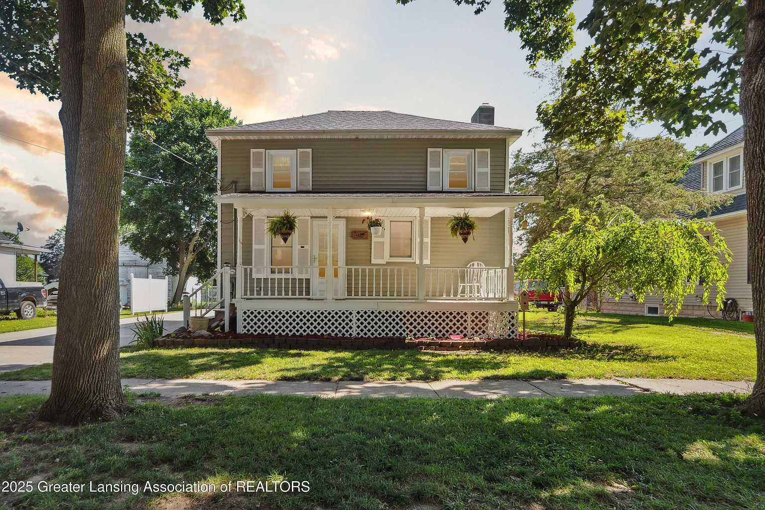 228 E Pine St photo 1
