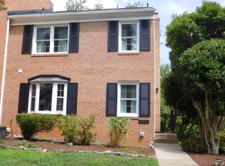 8328 Uxbridge Ct, Springfield, VA 22151