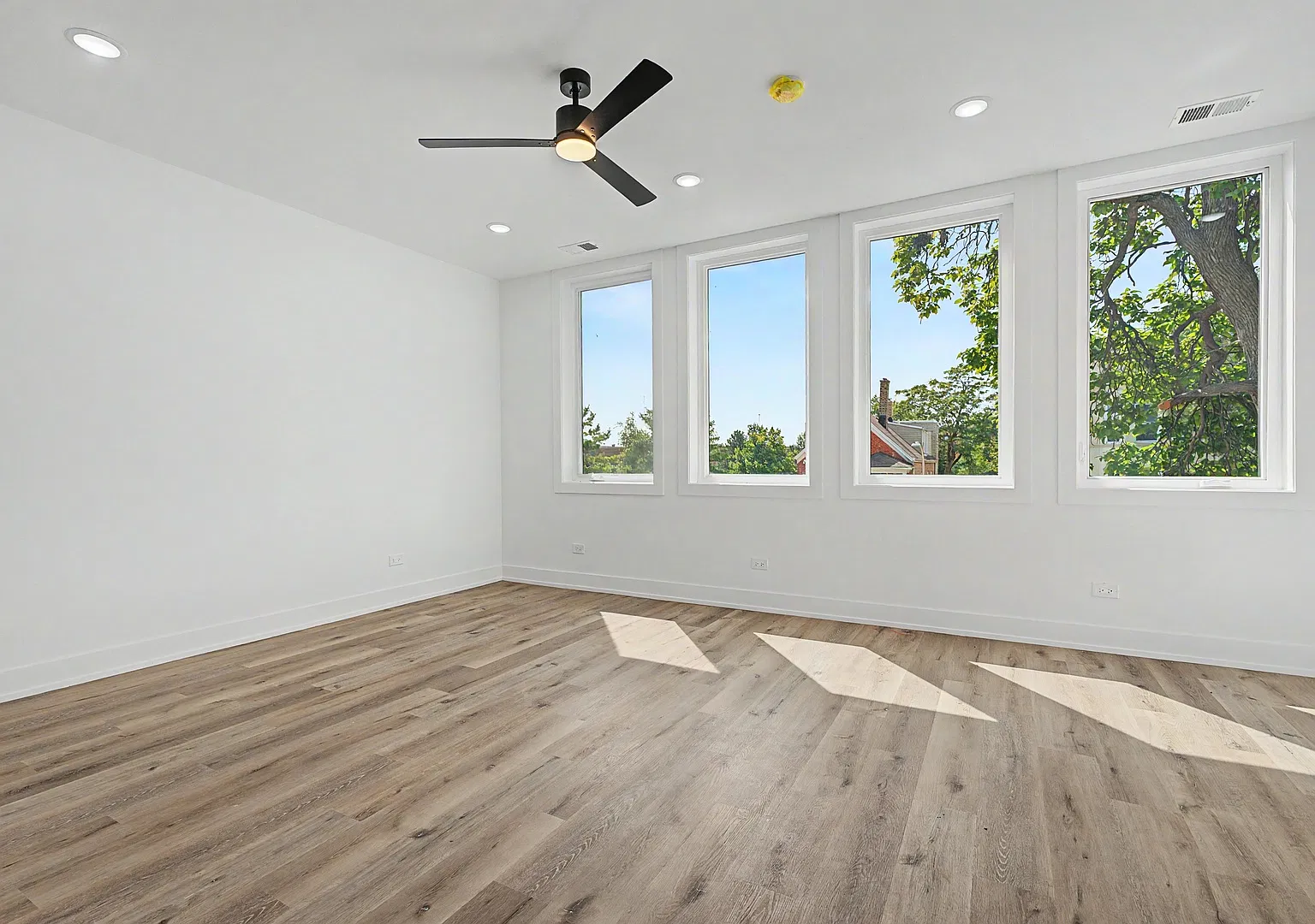 3 bed, 1500 sqft, $3,100 — Photo 3