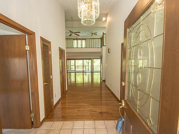 3rd image of 2801 Aqua Ln