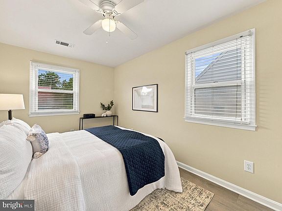 5th image of 1089 Marshall St