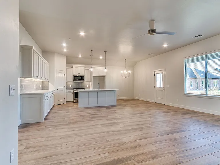 16025 Zamora Ln — Photo 14