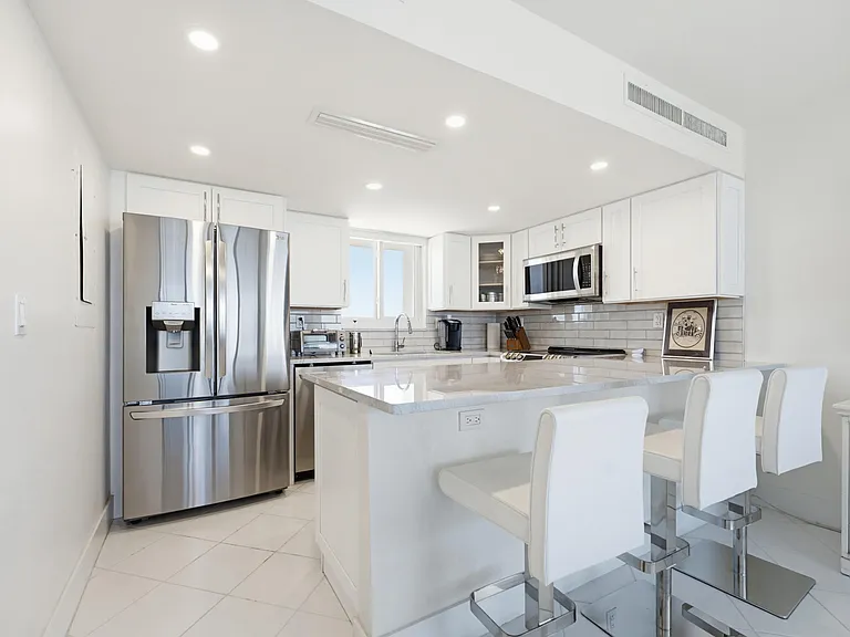 2505 S Ocean Blvd — Photo 8