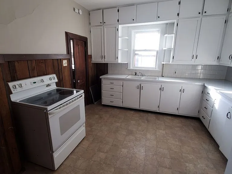 6118 25th Ave. (Duplex) — Photo 8