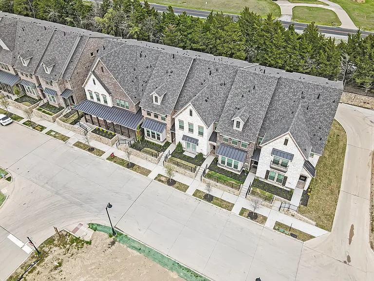 7929 Bayside Dr — Photo 1