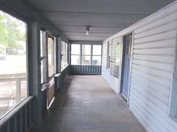 3rd image of 322 Brown Ave