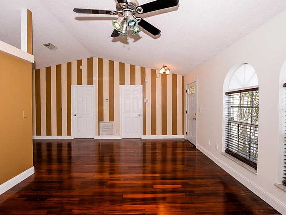 3rd image of 261 SW Starfish Ave