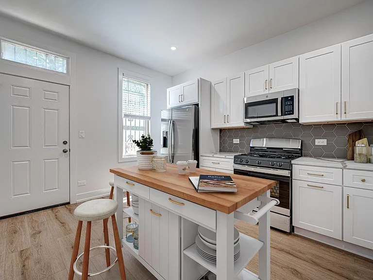 1635 N Drake Ave #2R — Photo 3
