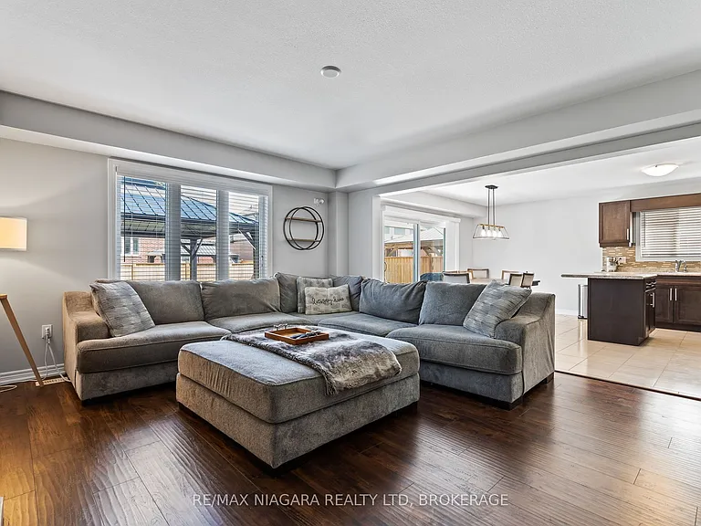 7 Riley Ave — Photo 6