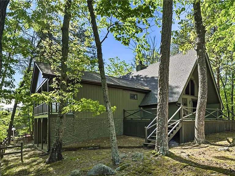 114 Cherokee Dr S — Photo 3
