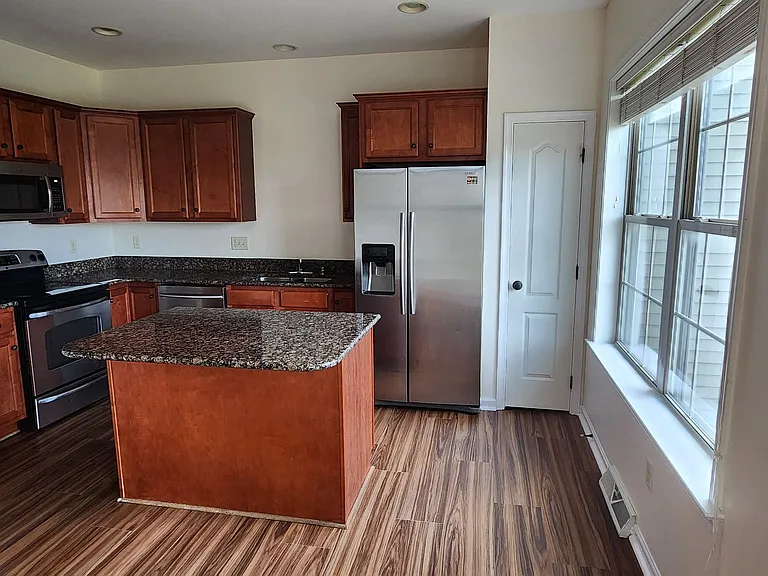 6341 Creekbend Dr — Photo 12